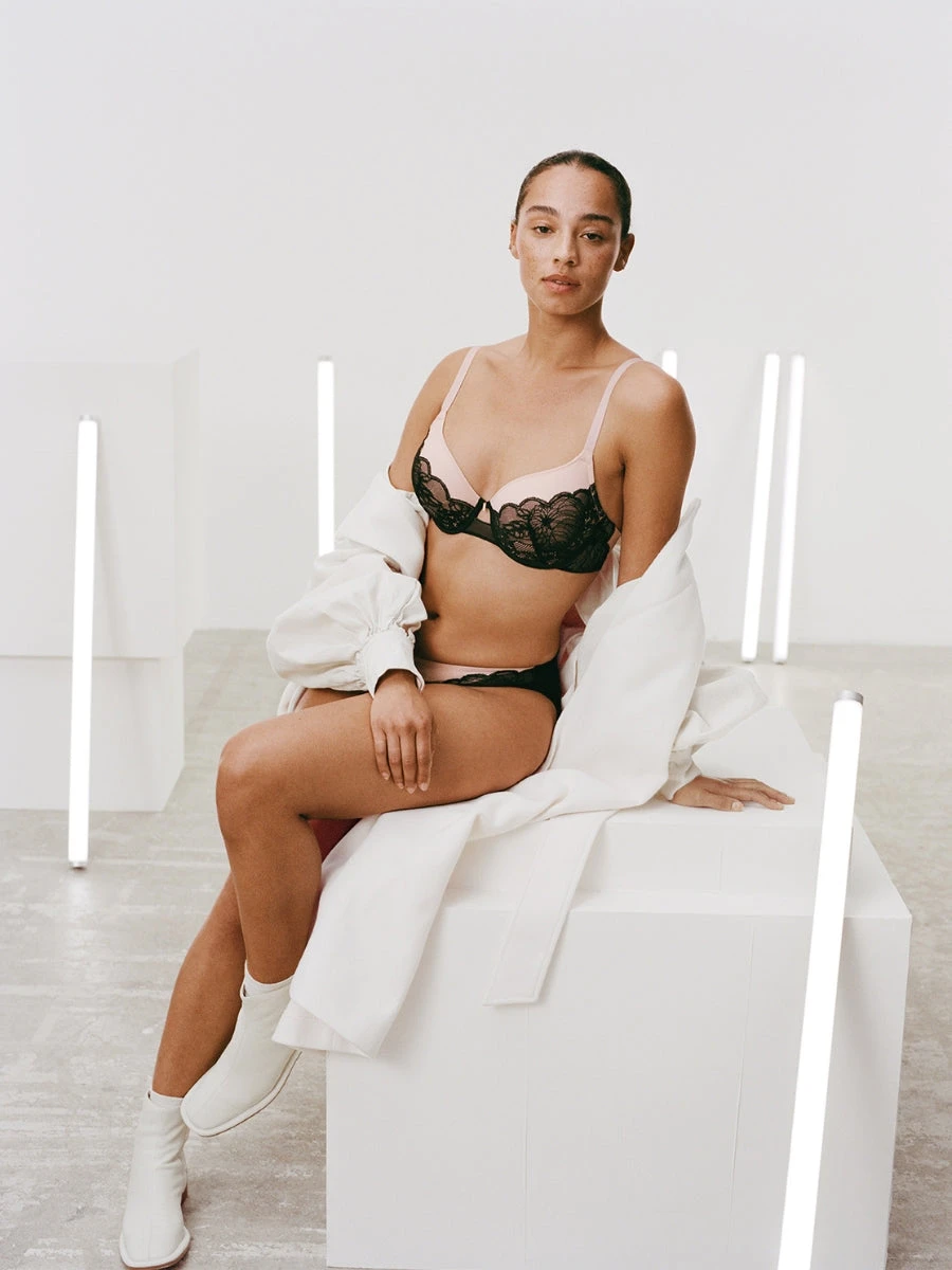 Chantelle Midnight Flowers Covering T-Shirt Bra - Black 2 Chantelle Midnight Flowers Covering T-Shirt Bra - Black - Image 2